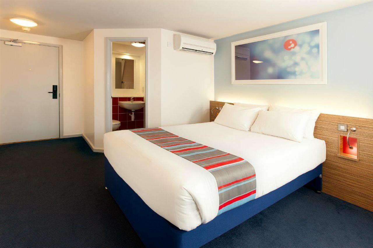 Travelodge Croydon Central Exterior photo
